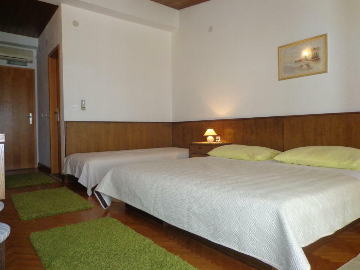 Guesthouse Matko Brela Exterior photo